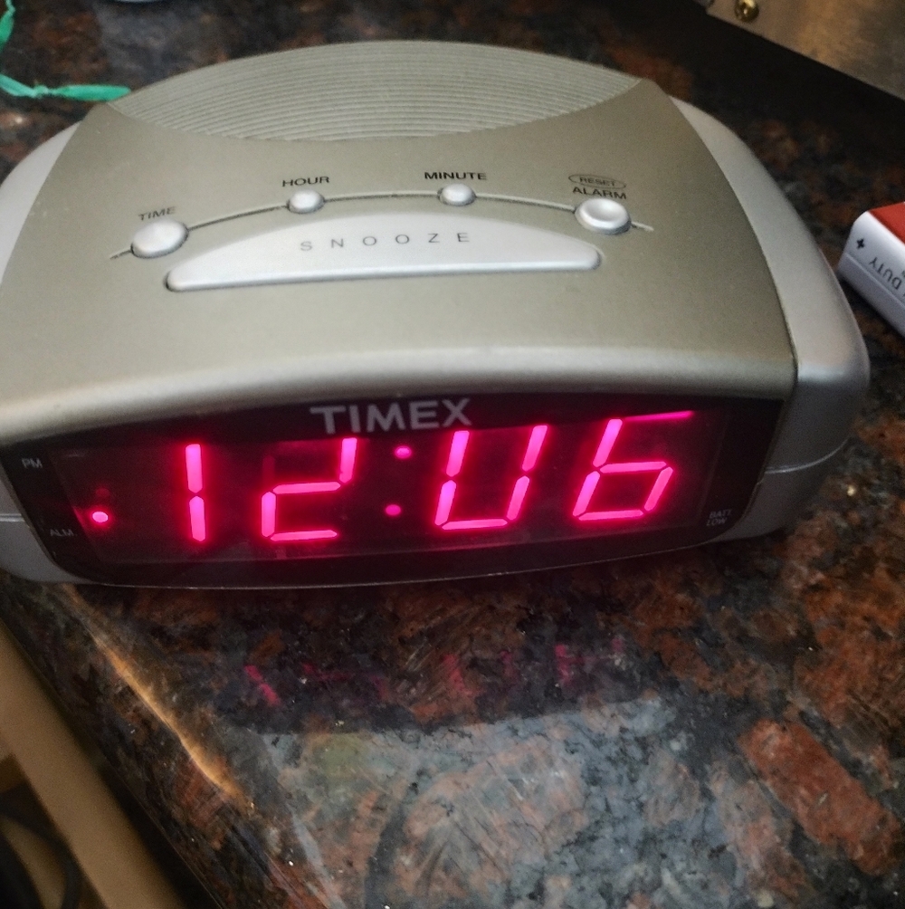 Timex T109S Digital Extra Loud Alarm‎ Clock AM-FM Radio Grey